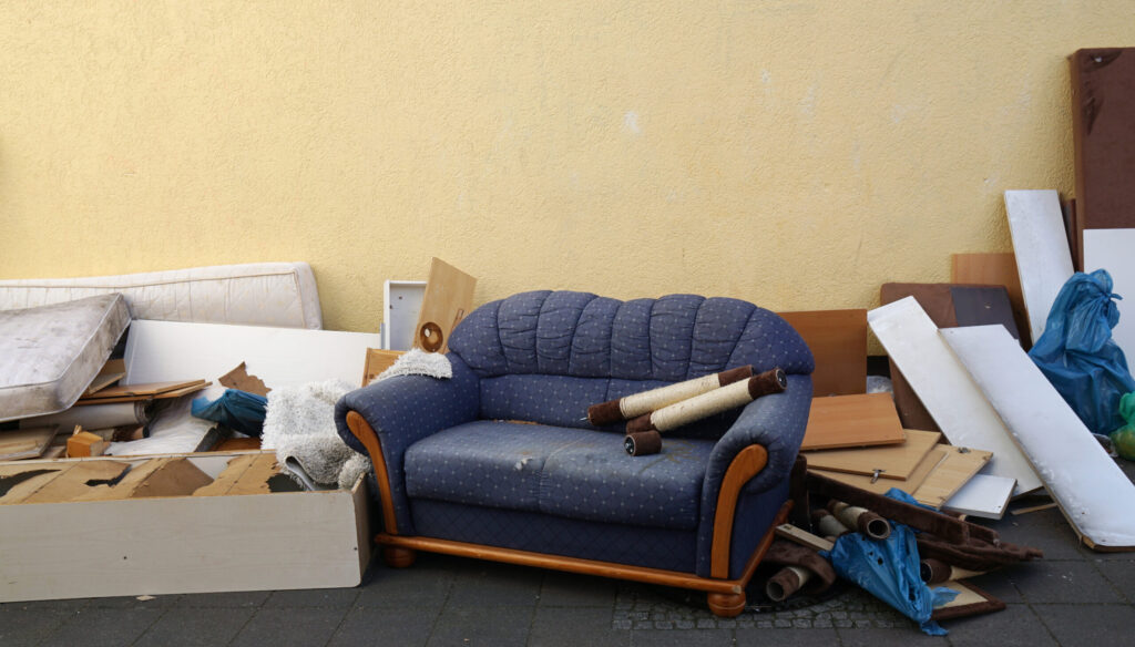 ขยะชิ้นใหญ่ เช่น โซฟา